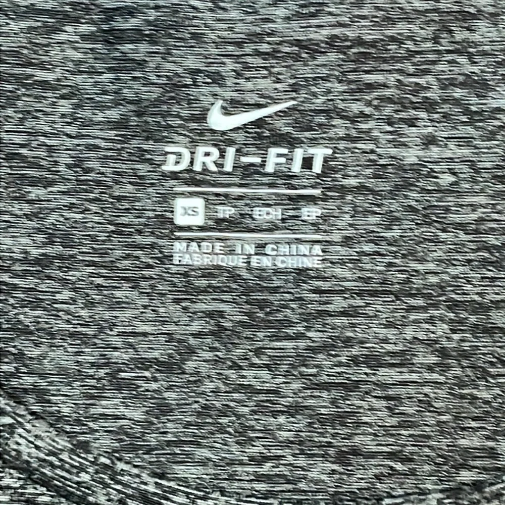 Nike Gray Dir-Fit Scoop Neck Woman’s‎ Shirt Size XS